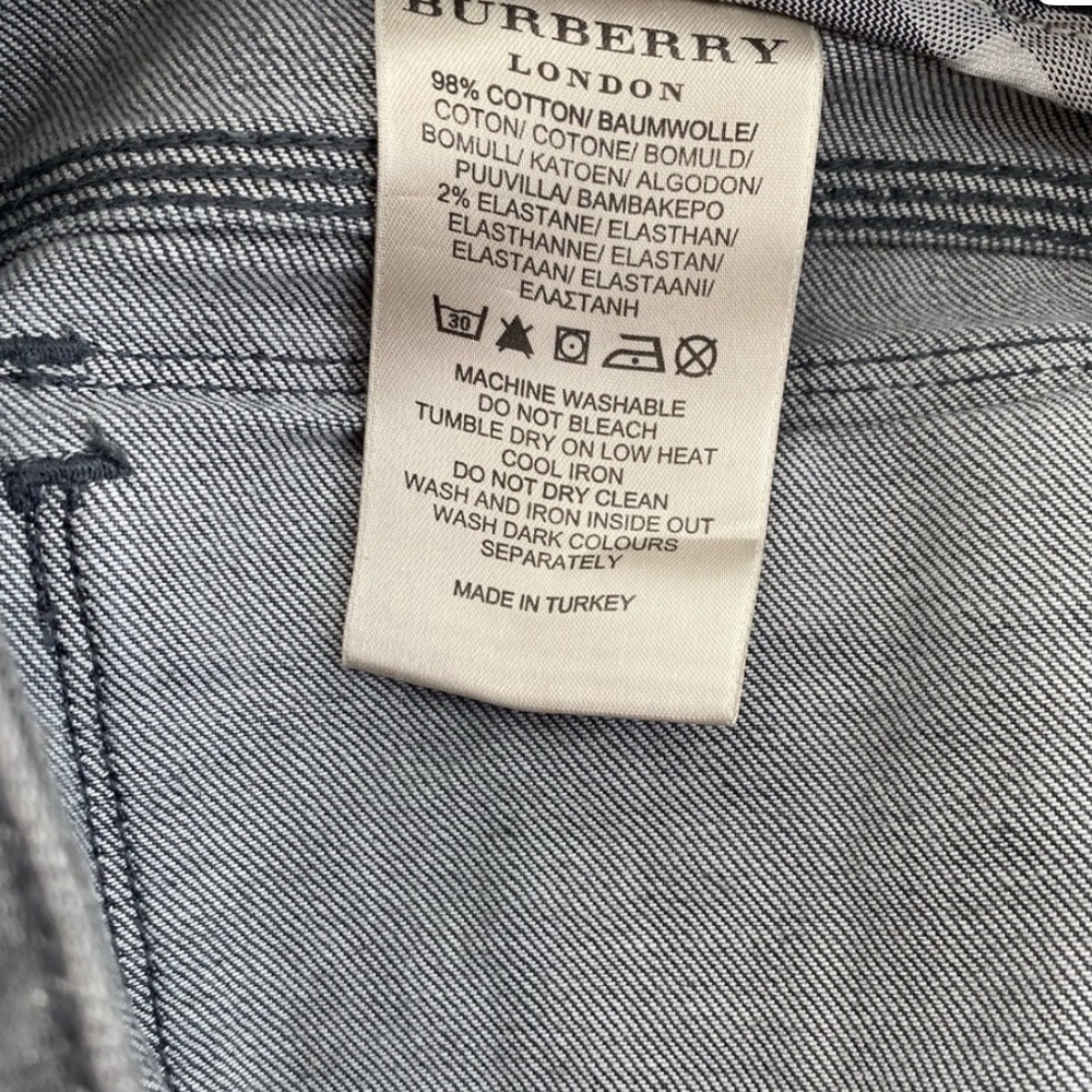 Authentic Burberry London Jeans - Picture 14 of 17